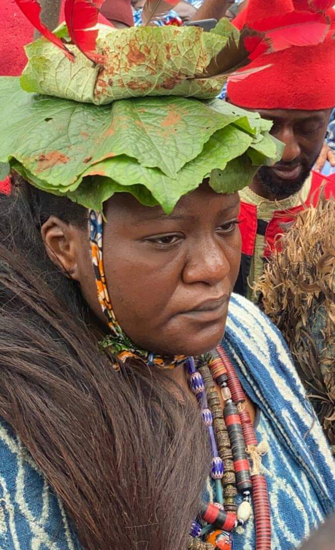 MinouChrystayl's tweet photo. Elle s'appelle  MAMBOUNE MOMAFON RABIATOU MBOMBO NJOYA, co héritière ou vice Sultan du roi nabil.

La féministe que je suis aime cette visibilité de la femme dans les sphères du pouvoir traditionnel. https://t.co/BYhVZoTap0