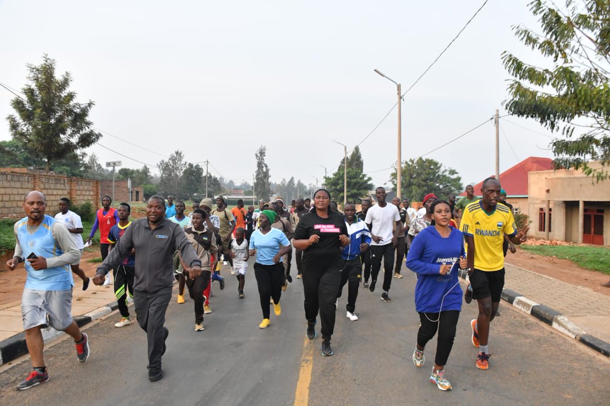 RyvcpNyagatare's tweet photo. We thank V / mayor @MurekateteJuli3 for joining the residents of @NyagatareDistr Town and @RwandaYouthVol1 in Nyagatare Sector in sports. #VolunteersMonth. @RwandaEast @YouthCultureRW @RwandaLocalGov @gatjmv https://t.co/lPP82Jmoul