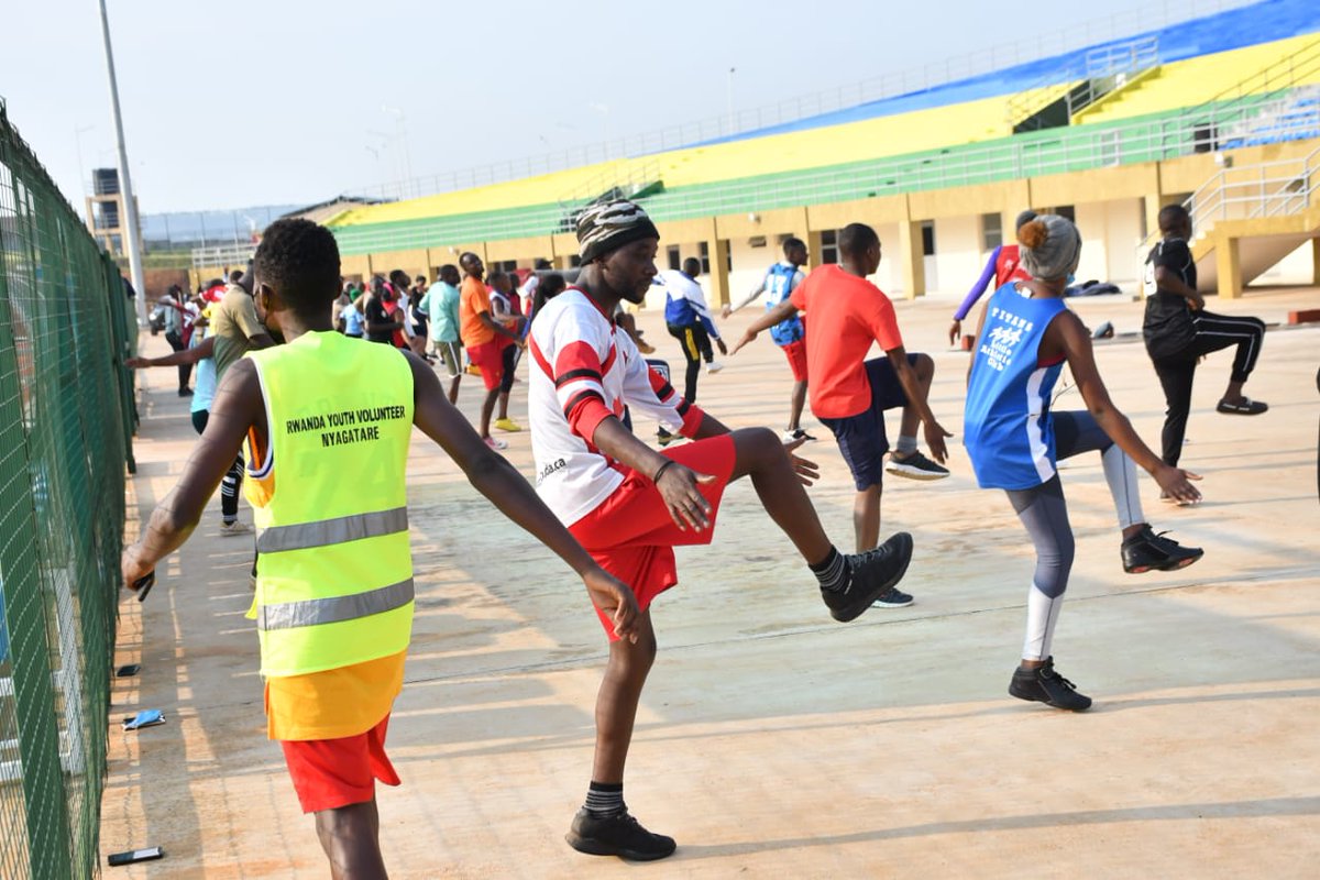 RyvcpNyagatare's tweet photo. We thank V / mayor @MurekateteJuli3 for joining the residents of @NyagatareDistr Town and @RwandaYouthVol1 in Nyagatare Sector in sports. #VolunteersMonth. @RwandaEast @YouthCultureRW @RwandaLocalGov @gatjmv https://t.co/lPP82Jmoul