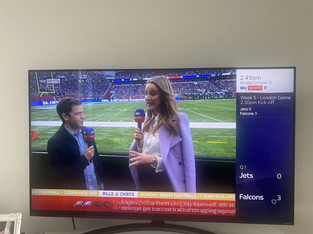 Hey <a href="/greggrosenthal/">Gregg Rosenthal</a> on British TV Willy Carson got one of these to stand on