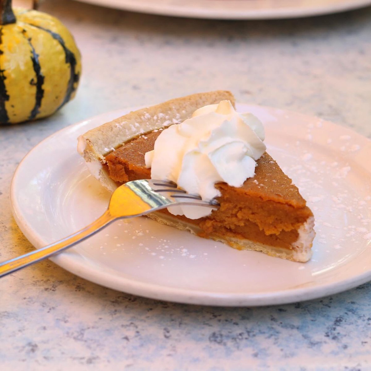 Ah it’s that time #Thanksgiving at <a href="/HemingwaysTO/">Hemingway's Toronto</a> #Toronto #Turkey 
Their Famous Turkey Dinner is back 
Sat Oct 9 to Mon Oct 11
$23 for Turkey with all the fixings and a piece of pumpkin pie #footballfood #NFL