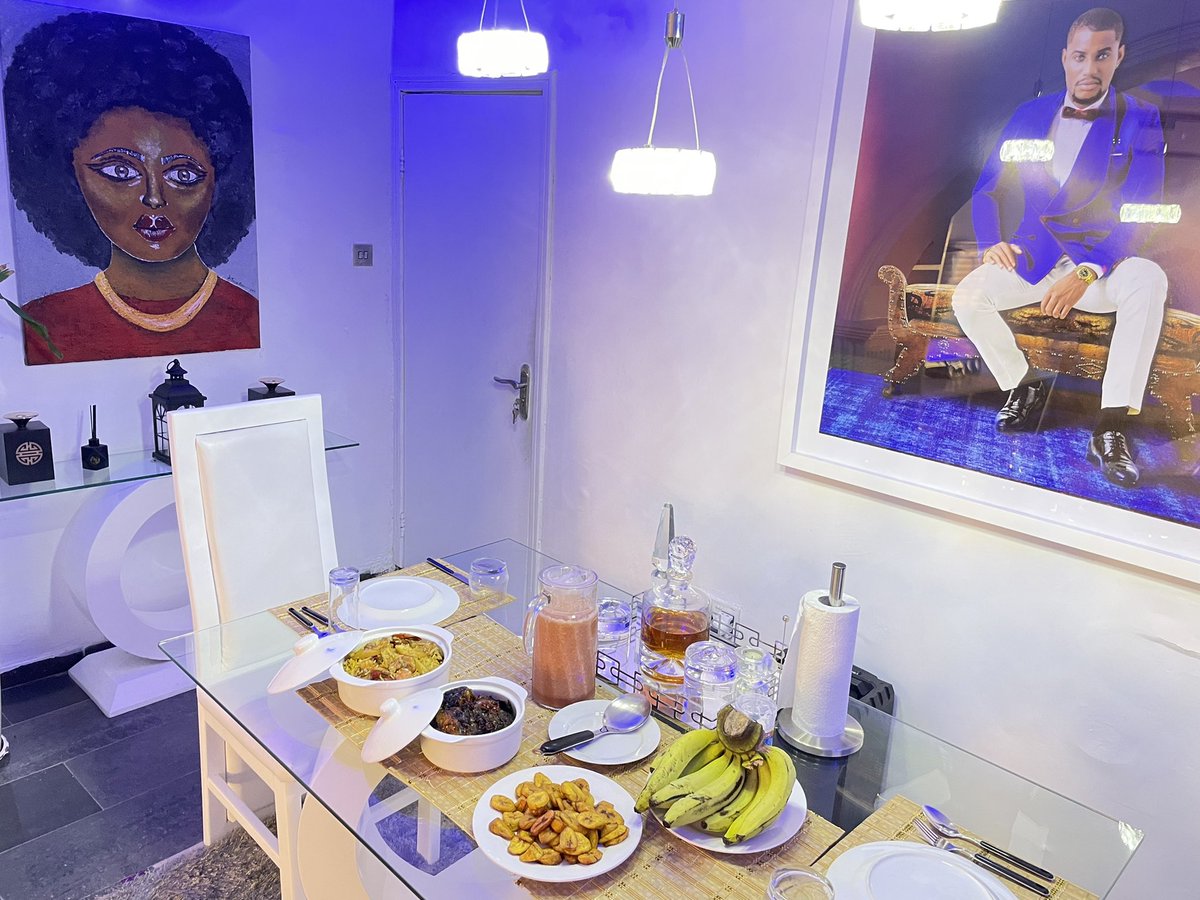 AlexxEkubo's tweet image. I don comot my hand for anything related to 6 packs.. 
all of us go still enter the Heaven, some of us will walk in, while some of us will roll in. 
Na #ChefPascal dey run am 😩😩