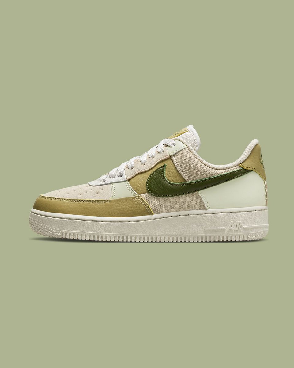 titoloshop's tweet photo. #NewArrivals 💫
Nike Air Force 1 Low *Scrap* Light Bone 📲  https://t.co/G0iS5xC24l 

US 5.5 (36) - US 13 (47.5)
🔎 DO6717-001 
 
#titolo 
#airforce1  
#scrap  
#lightbone 
#titoloSHOP 
#af1  
#🍃  
#airforce1low  
#airforce1daily https://t.co/ExX7mEGcXD