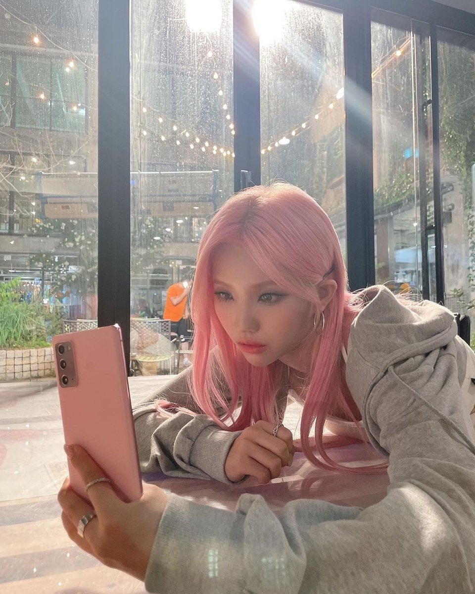 SoyeonBrasil's tweet photo. [FOTO] Atualização da maquiadora do (G)I-DLE no instagram com a Soyeon.

#SOYEON #소연 #GIDLE #여자아이들 @G_I_DLE https://t.co/rNqhlmsOQ9