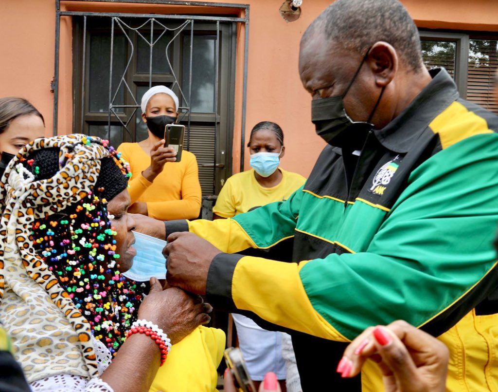 AthiGeleba's tweet photo. 📍on the campaign trail #Ward111 #ANCeThekwini
#BuildingBetterCommunities Together
#VoteANC 🖤💚💛 https://t.co/D3fga3ZvVs