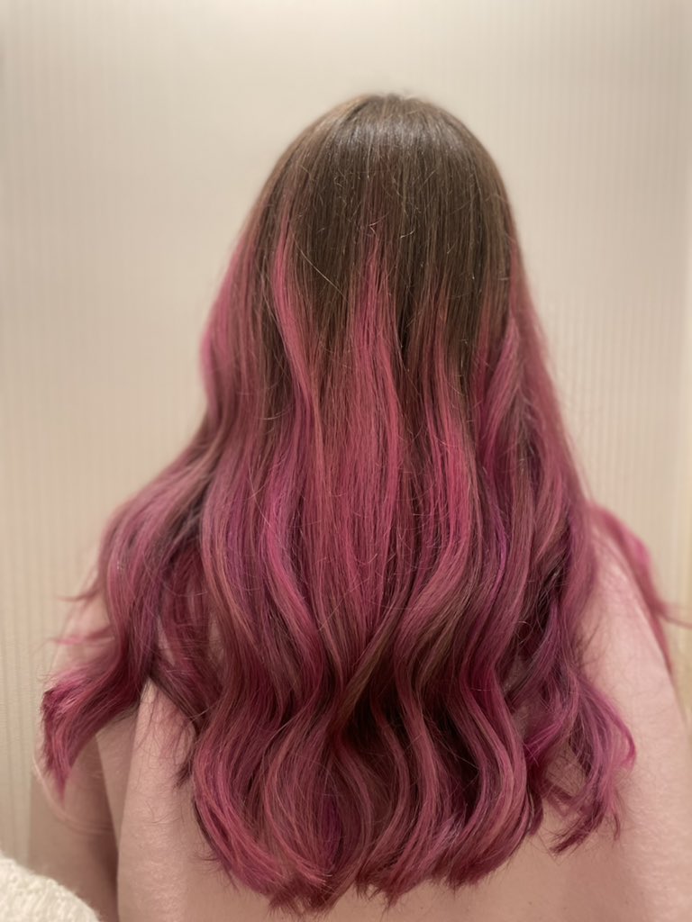betteroffabs's tweet photo. my hairs pink! https://t.co/PNZ2exu4Si