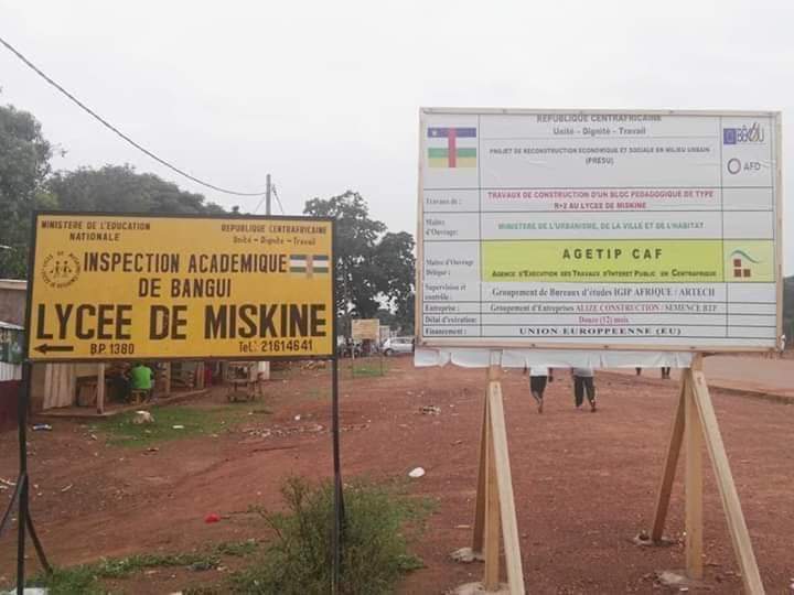 alain_brad's tweet photo. Une réalisation qui fait la fierté de la RCA mille bravos AGETIP-CAF agence gérée par un centrafricain d'avoir permis l'aboutissement du projet financé par @UEenRCA @AFD_France @UEDouglasCarp @SamuelaIsopiEU @VasseurDenis3  @FranceBangui @GouvCF 
@ODouacle  
#OnpeutreussirenRCA https://t.co/lGoFQunliR