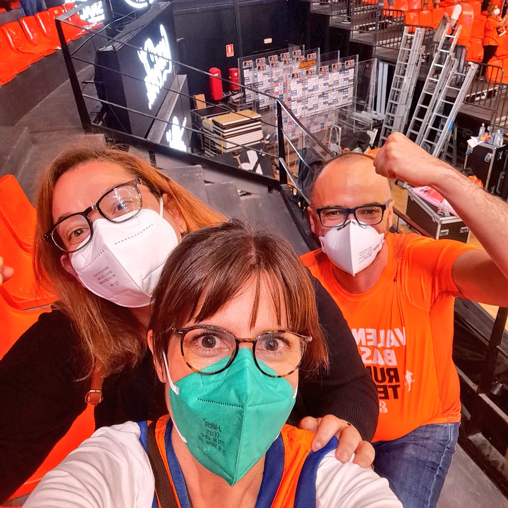 Taronja_Pat's tweet photo. Y el #F5Team 
@metaljamin25 y @AMELIA_SP78 https://t.co/X7qJR9Kos6