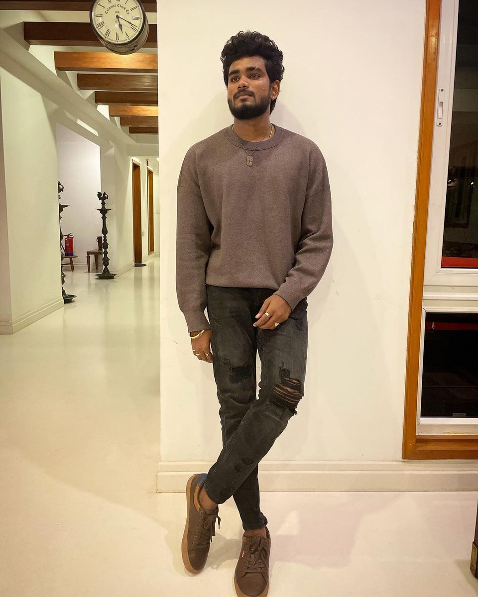 EbenezerAbisha's tweet photo. Pain is something we experience..
But making it as a Strength..
Only this Guy had mastered 😎
#YaarumeThevaillaMM https://t.co/EJDICYZAoU