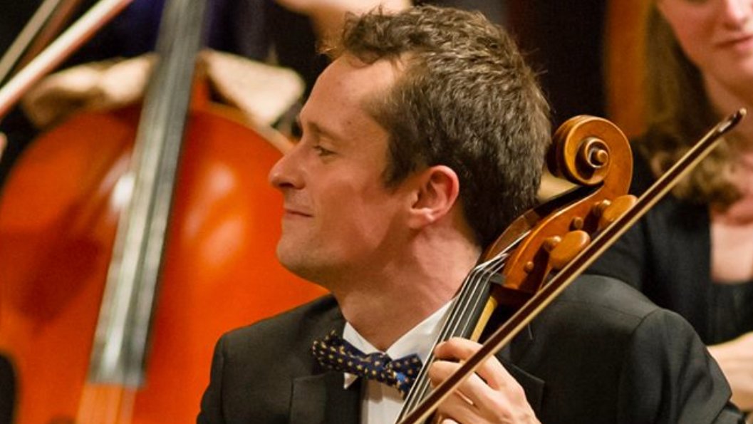 Classemusique31's tweet photo. 1/5 Présentation de l'équipe pédagogique #portrait1
Romain LAPEYRE 🎤🎻
Responsable du projet et professeur coordinateur de la Classe Musique, Direction de la chorale et de l'orchestre, Co-animateur de l'atelier cordes (violoncelles) @Classemusique31 @HauteGaronne https://t.co/nuNKNzXqMh