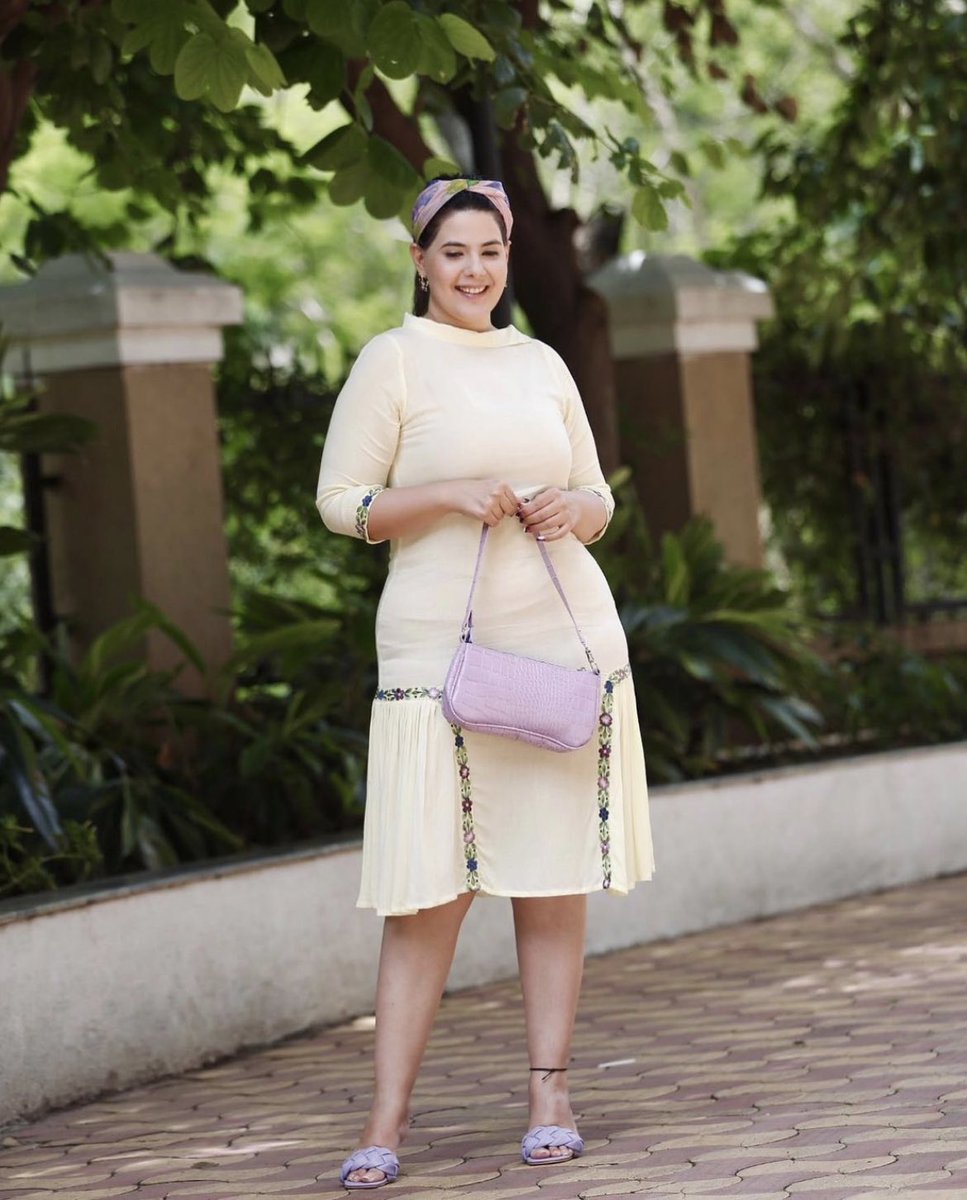 Paranoshblogs's tweet photo. PRETTY IN PASTEL | Dining outside the home asks for subtle hues and eye-catching accessories. One of my mantras this season is to dress with joy, and an elegant pastel dress with monochrome accessories ticks all the right boxes! ✨ https://t.co/qLqt3vmtNO