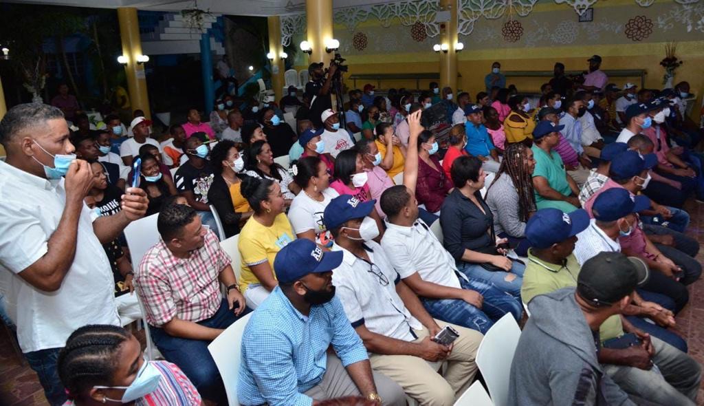 Maria_H55's tweet photo. La militancia de #PLD en la provincia Barahona, recibió jubilosa al compañero Abel Martinez, durante su recorrido por la región sur del país.
El PLD sembrando en el ❤ del pueblo dominicano. ⭐
#YoSoyPLD #TiempoDeAbel #TodosConAbel #Volvemos2024 #MHSP https://t.co/Q3yuCtLsvA