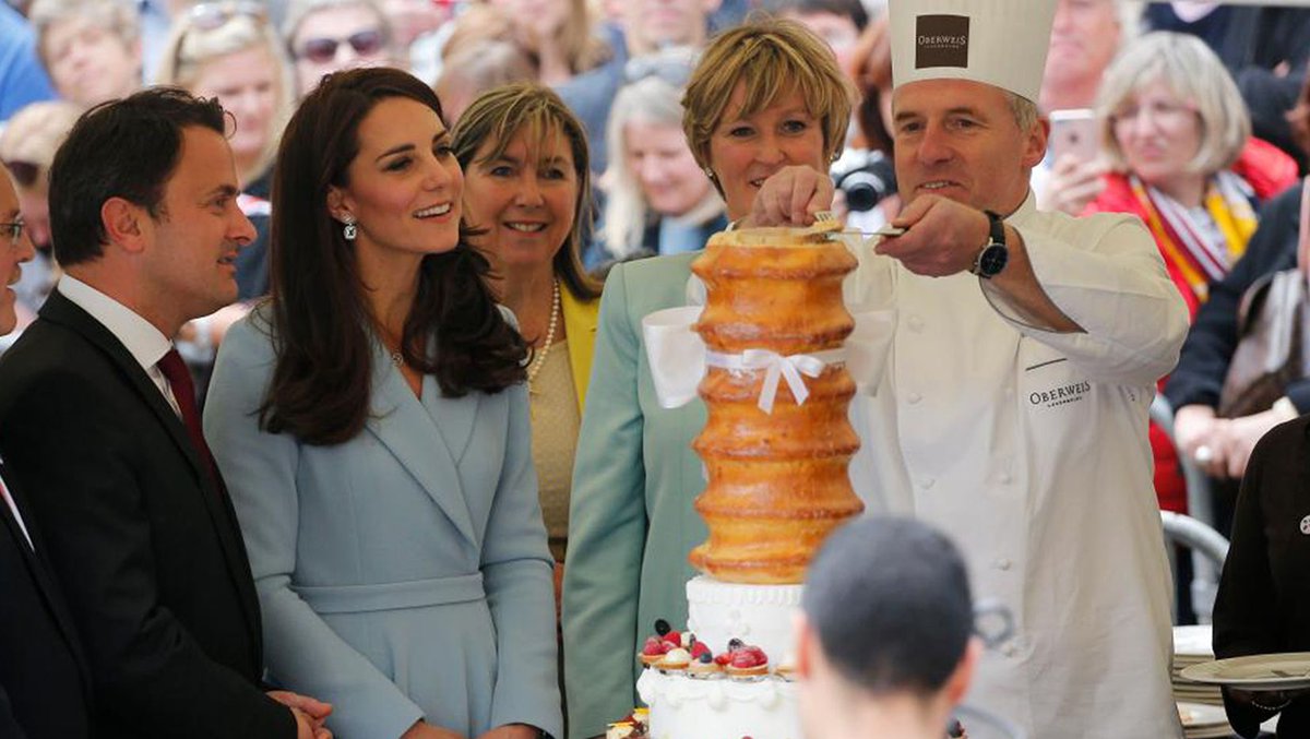 第24代首相グザヴィ工 ベッテﾉﾚ 偽物 Fake Bettel Luxem Twitter