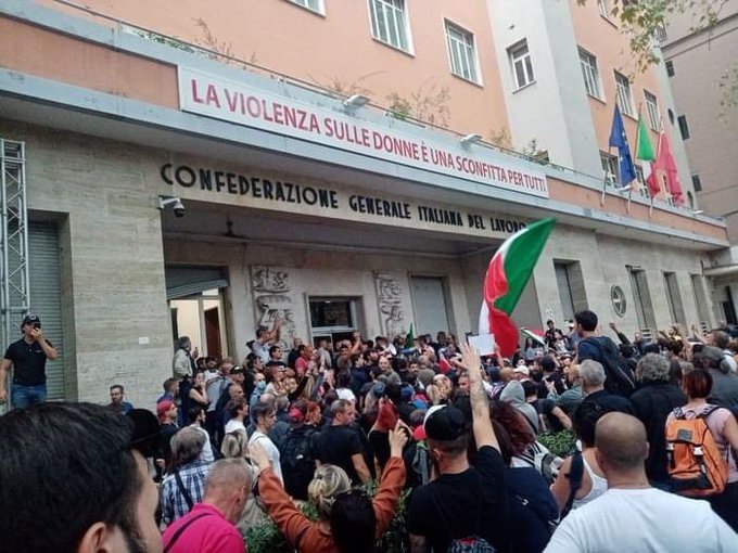 CosedaMondo's tweet photo. Da un anno i servizi stavano preparando la seconda fase della criminalizzazione della resistenza alle restrizioni diritti civili. Avevamo avvisato di evitare manifestazioni nazionali ma diluirle per ogni paese, quartiere, cittadina, con maggiori effetti sulla realtà.
#Quaion https://t.co/bBjhXuylXr
