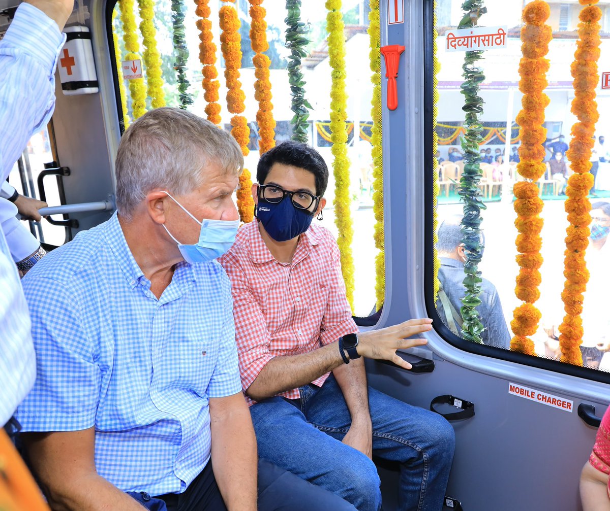 AUThackeray's tweet photo. Today @ErikSolheim sir and I launched 60 electric buses from the Worli Depot in presence of Mayor Kishori Pednekar ji, @AfrozShah1 and @NorwayCGMumbai .
This completes our phase 1 of 386 electric buses and now we move towards phase 2 of 1900 electric buses for Mumbai (1/n) https://t.co/mAYUyFQvun