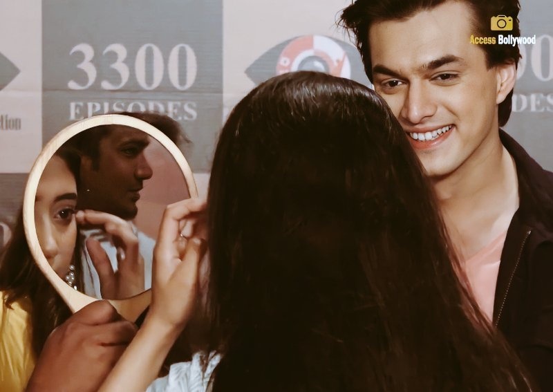 SimranS51082908's tweet photo. When you smile at me, my heart skips a beat and urges me to shower my affection on you ♥️😍
#shivin #shivinforever #MrsSMK #MrandMrsKhan ♥️🧿 https://t.co/xgwzLjE0P0