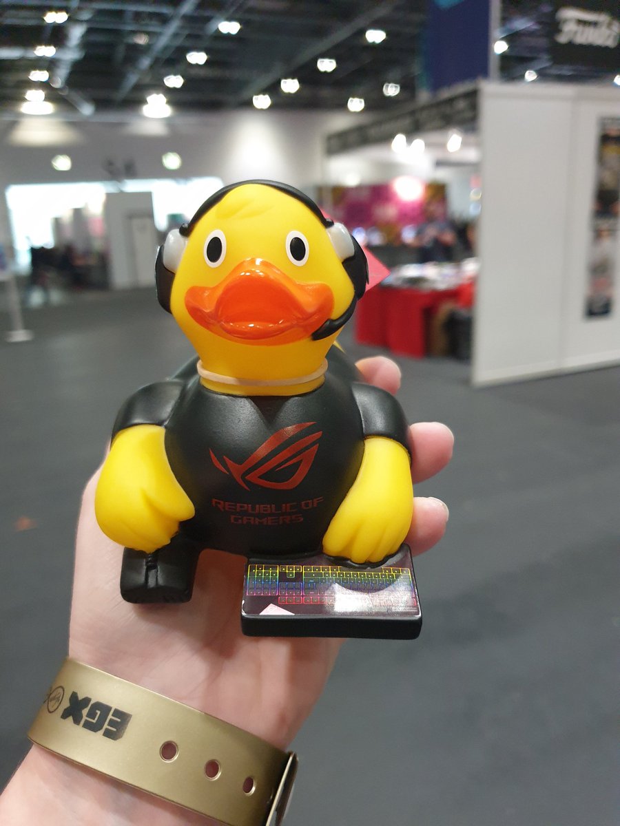 _HSBGaming_'s tweet photo. @ASUS_ROGUK #FindROGer Found him! https://t.co/8RlZfnhKRO