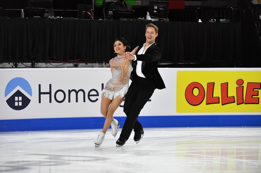 USFigureSkating's tweet photo. Who's ready for #FinTrophy21 Day 4️⃣? 🤚

Up next, free dance followed by women's free skate.

Live standings: https://t.co/UC8A0foInZ https://t.co/kCp5ZaMyAt