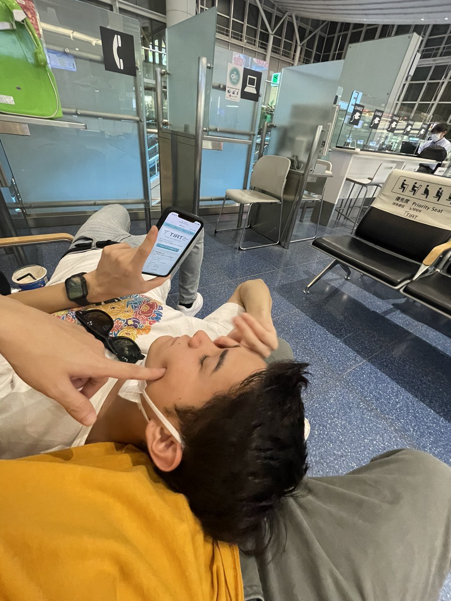 どこでも甘えてくる彼氏が
ホント愛くるしい🤦🏻‍♂️