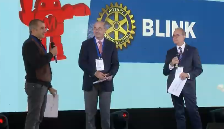 GiovannaDiTroia's tweet photo. Sul palco di #MFR2021 la premiazione #TakeALeap di @RotaryItalia:
🔹UAN.GO #innovazione sostenibile per persone con #sclerosimultipla e disabilità
🔹#EASYDRONE|qualità dell'aria
🔹#GIUSTA| #delivery
🔹#Blink| #digitaldivide
#MakerFaireRome #branded @MakerFaireRome https://t.co/jyKKVZBKUR