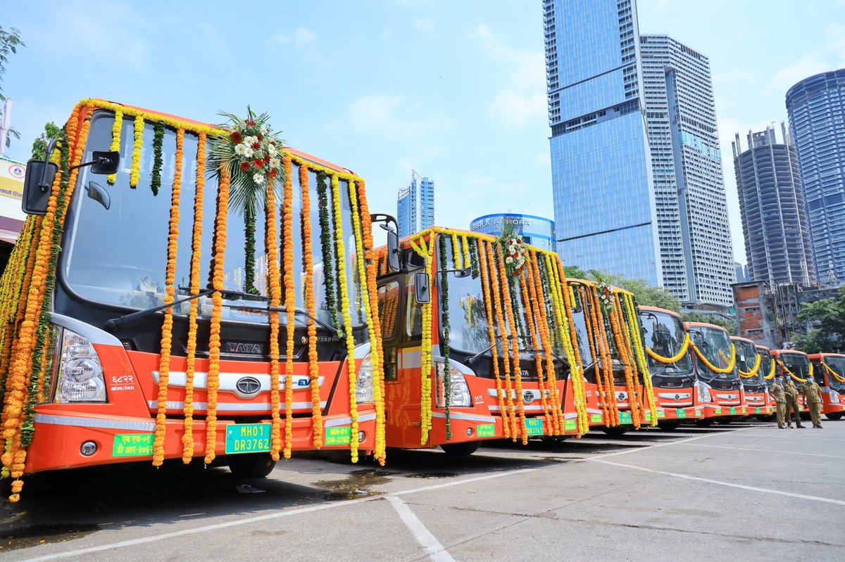 TOIMumbai's tweet image. #Mumbai News LIVE Updates: Aaditya Thackeray launches 60 electric buses from Worli Depot 

Latest Updates: bit.ly/3BuPck4