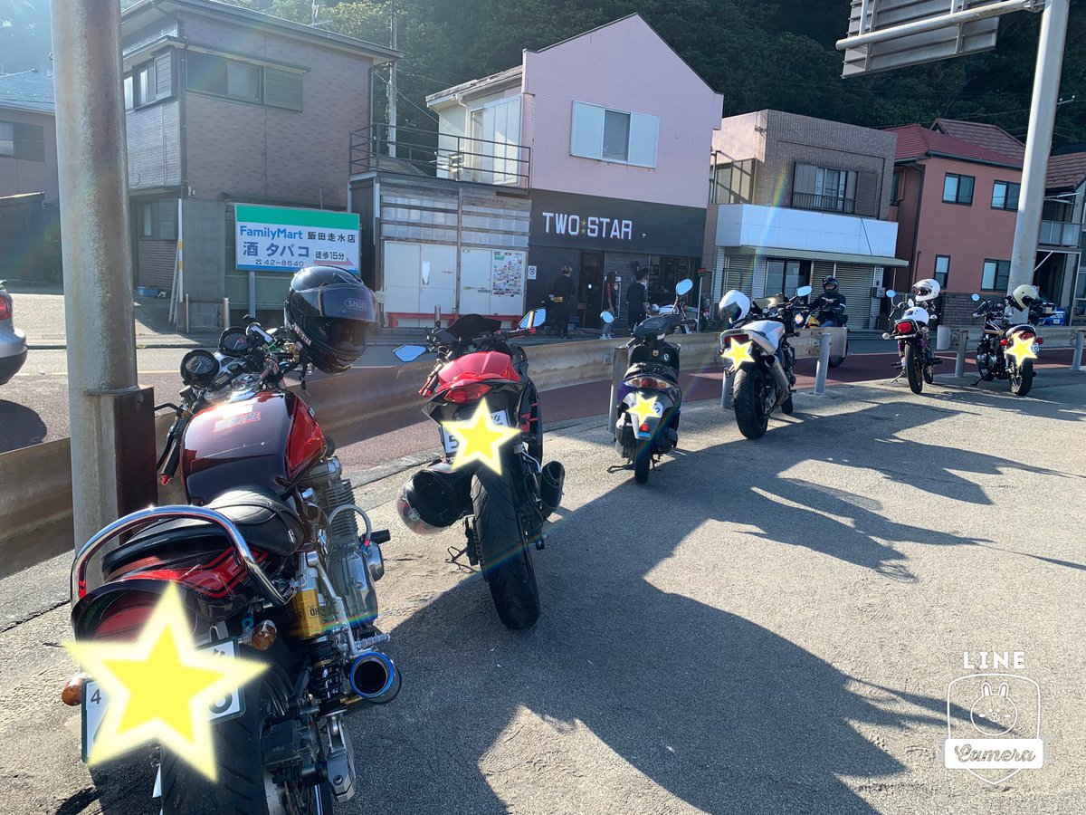 DraZ400's tweet photo. こんな時期なんでお客様のツイートは控えてるんだけど今日も沢山のお客様が来て下さいました
バタバタでお一人ずつにきちんと挨拶出来ずスミマセン！
考えたらもうすぐOpenして3か月
どうにかなってるよTWOSTAR！！！

今日も沢山のありがとう✨心から皆様に感謝です❗️👍✨ https://t.co/BF2VKfLPda