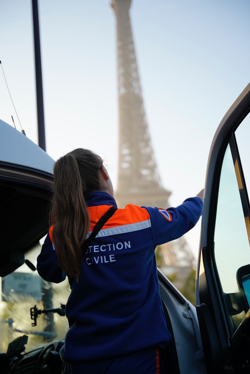 PCParisSeine's tweet photo. Aujourd’hui c’est @20km_Paris pour les bénévoles de la PCPS ! Près de 200 secouristes mobilisés pour cette course dans l’ouest parisien. Un poste de secours grande envergure et sous le soleil ! Bravo à tous les participants et les finishers 👏🏼 https://t.co/HpyG77GYKf