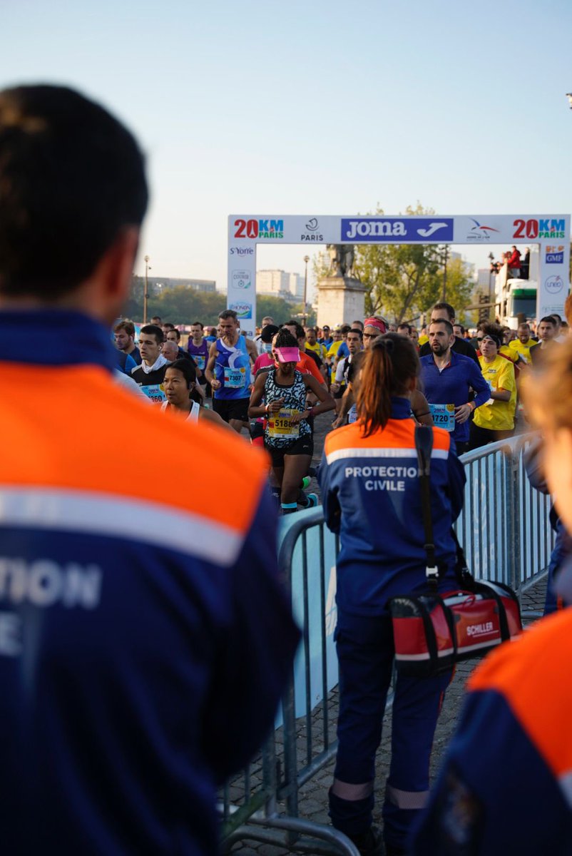 PCParisSeine's tweet photo. Aujourd’hui c’est @20km_Paris pour les bénévoles de la PCPS ! Près de 200 secouristes mobilisés pour cette course dans l’ouest parisien. Un poste de secours grande envergure et sous le soleil ! Bravo à tous les participants et les finishers 👏🏼 https://t.co/HpyG77GYKf