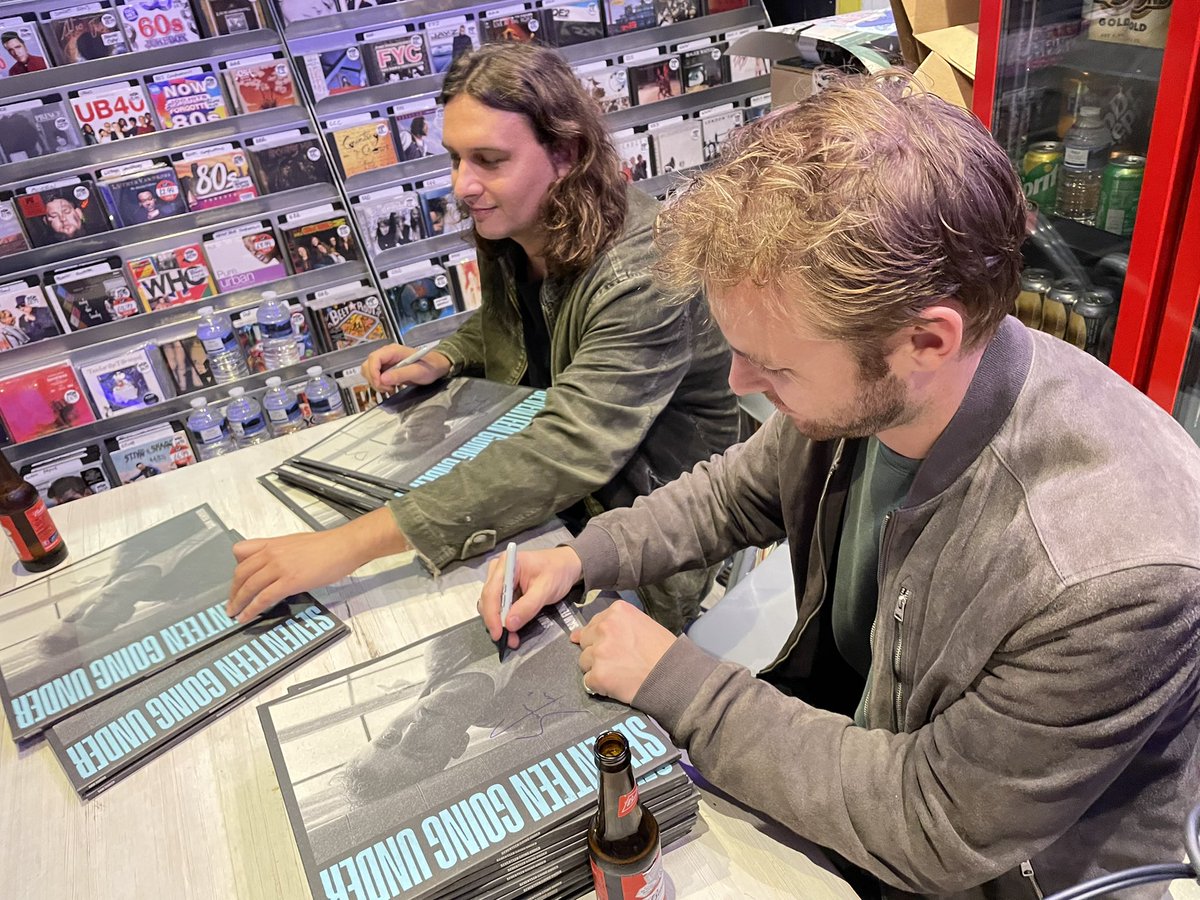 beyond_vinyl's tweet photo. We have a small amount of @samfendermusic new album on picture discs & indie blue vinyl.
Signed by Sam & his band. (Exclusive to Beyond)
Available in store only from Monday 10am.
#samfender #newcastle #signedrecords @metroradiouk https://t.co/8SjwZeK5Yv