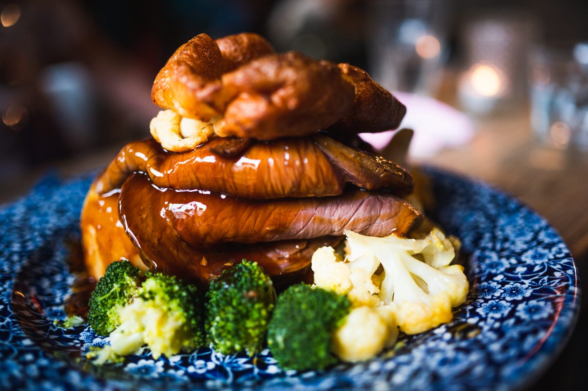 thesuburbsCH2's tweet photo. You know what time it is. Let's smash it!
#SundayReflection #sundayroastdinner #chesterdining #chesteruk #chesterukliving #chesterliving #onechester @TasteCheshire @chesterdotcom @welovegoodtimes https://t.co/1QJ0dn9rWz