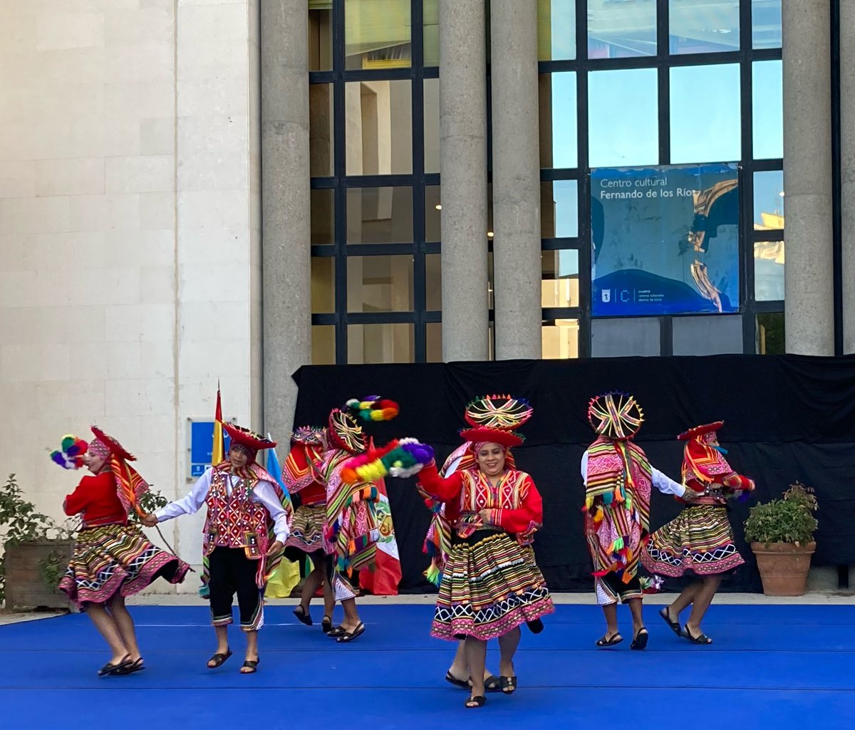 JMDLatina's tweet photo. El folclore de Bolivia 🇧🇴 , Ucrania 🇺🇦 y Perú🇵🇪, representado por Comunidad Sariri, Asoc. Cumbre Eslava, Arte y Tradición Andina y Raíces del Perú, ayer en la que es su casa en #Madrid :el CC. Fernando de los Ríos. Festival intercultural #MultiLatina 2021. https://t.co/URhjAiGSrT