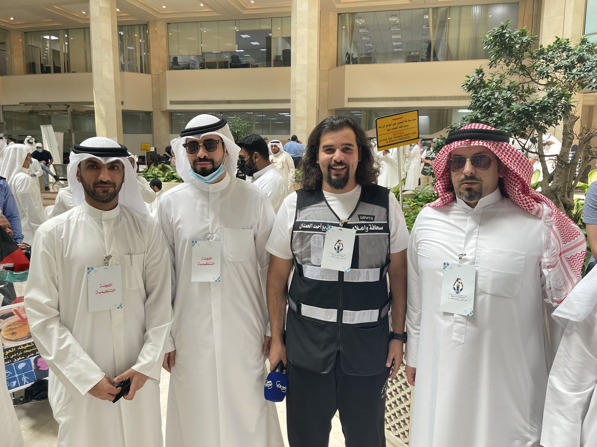 M_S_ALmesbah's tweet photo. اشكر كل الاخوة الزملاء والزميلات على الحضور وانجاح الاعتصام والشكر موصول لجميع القنوات الاخبارية على التغطية الاعلامية

ونستنكر عدم حضور الوزير و وكيل الوزارة اغلاق ابوابهم بوجه المواطنين العاملين في الوزارة

وهذا يدعينا للتصعيد في الايام المقبلة #اعتصام_عاملي_الكهربا https://t.co/m7SIq4cqdM