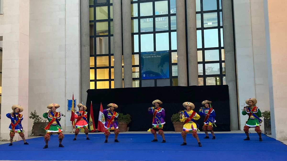 JMDLatina's tweet photo. El folclore de Bolivia 🇧🇴 , Ucrania 🇺🇦 y Perú🇵🇪, representado por Comunidad Sariri, Asoc. Cumbre Eslava, Arte y Tradición Andina y Raíces del Perú, ayer en la que es su casa en #Madrid :el CC. Fernando de los Ríos. Festival intercultural #MultiLatina 2021. https://t.co/URhjAiGSrT