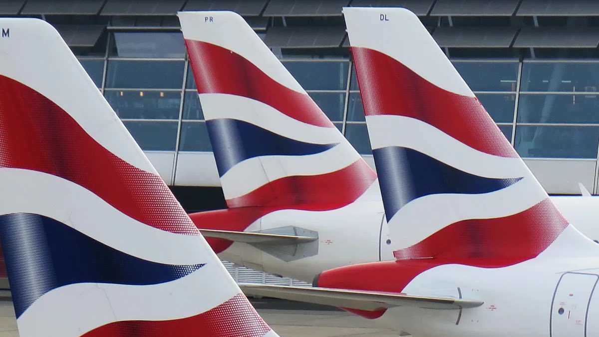 SammualM's tweet photo. “Airlines such as British Airways are expecting the US borders to be reopened (to international travellers) in the week commencing Nov 15.” [Daily Telegraph] Wait for The White House to confirm.  https://t.co/ehFFAzKt7o #LoveIsNotTourism #liftthetravelban via @TomLewis1992 https://t.co/Bxie2Z8H7g