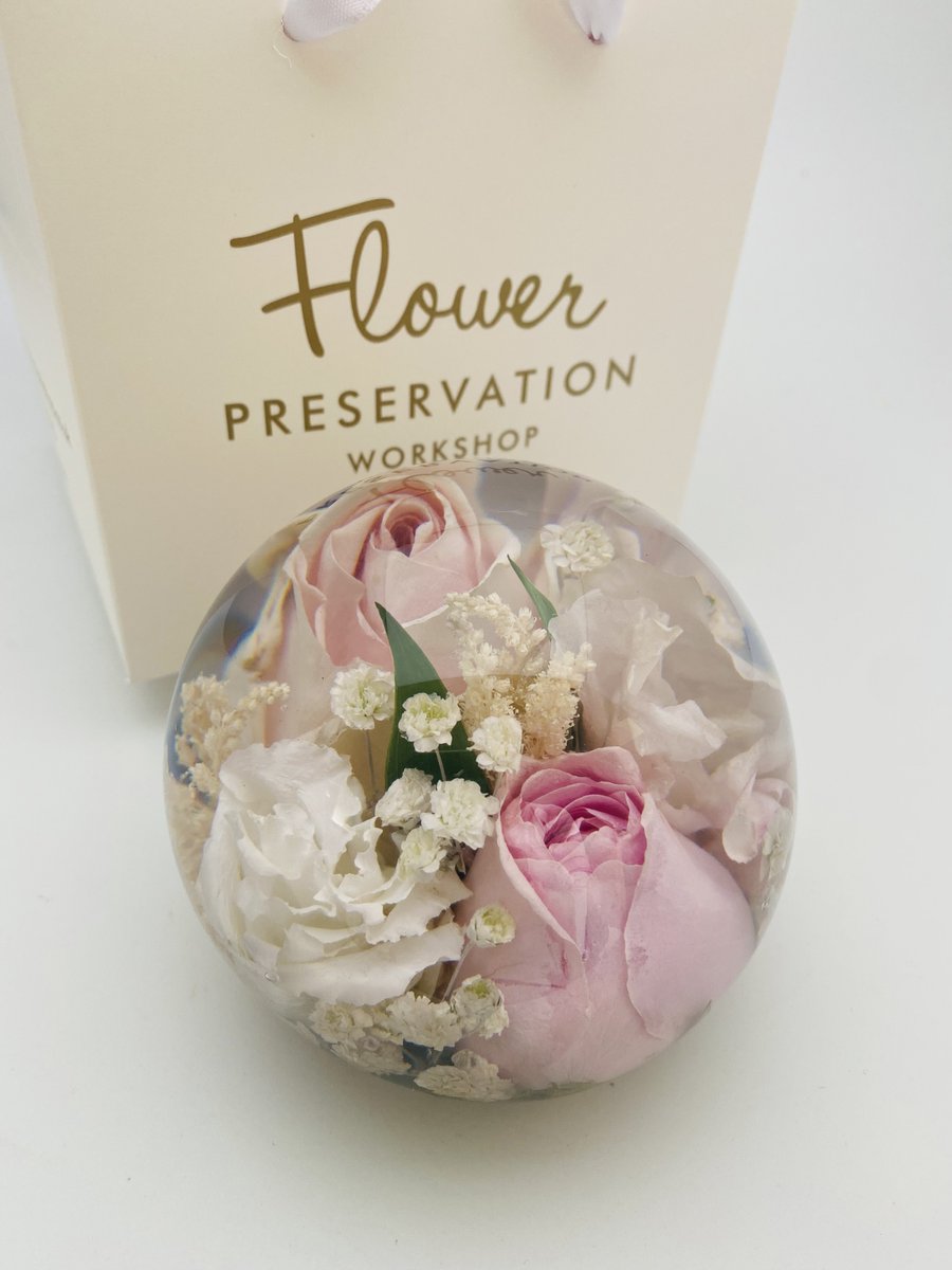 preservedintime's tweet photo. Wow , what a summer its been , now finishing our May and June wedding flower paperweight orders https://t.co/qKLJBvW3R1