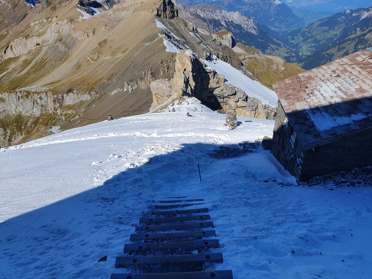 bluemlisalph's tweet photo. Die Wanderwege sind schwierig begehbar, wir Raten ab von Wanderungen über's Hohtürli!!! https://t.co/LFueROtq1m