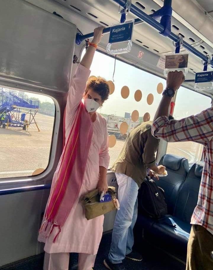 अरे बहन जब  'सीट खाली"  है तो खड़ी क्यूँ हो ?  गज़ब नौटंकी है 🤦🏻‍♂️