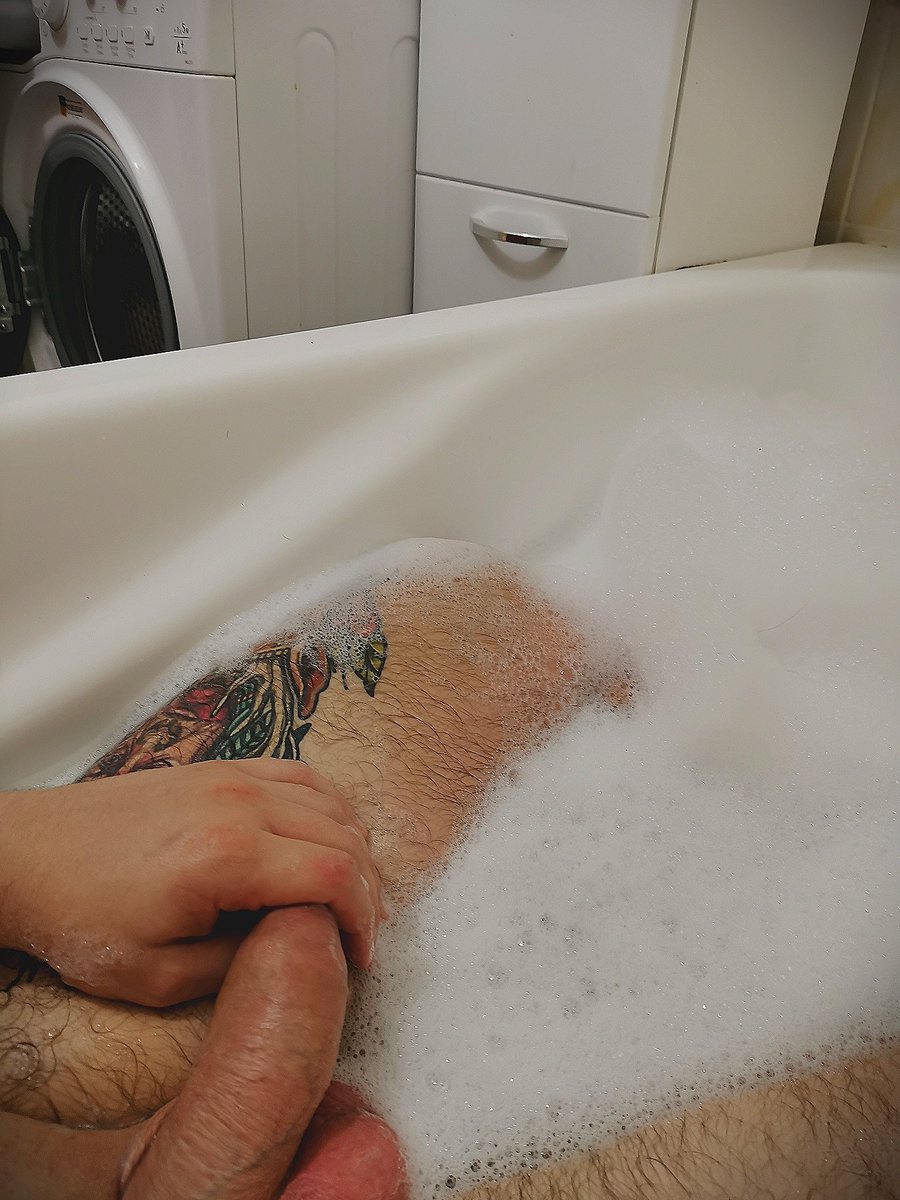 RussianViolent's tweet photo. Bath time
#bathroom #bwc #amateur #russian https://t.co/9EP4Mb7QR7