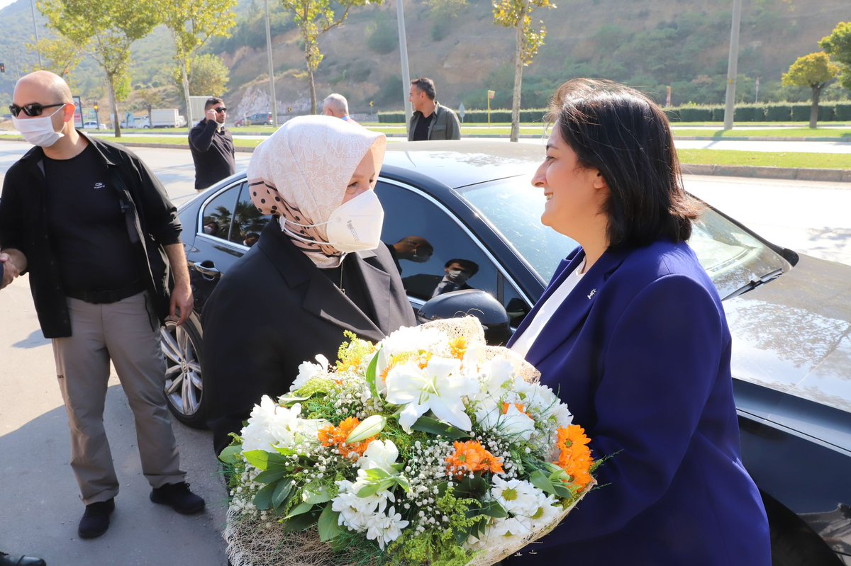 Emine_Gozgec16's tweet photo. 📌Bursa

Kadın Emeği Türkiye’nin İstikbali Buluşmaları #Bursa programımız kapsamında, Genel Merkez Kadın Kolları Başkanımız Sayın Ayşe Keşir ve Genel Merkez heyetimizi Bursamızda ağırlıyoruz.

 @AKKADINGM #KadınlarlaBüyükTürkiyeYolunda #KadınEmeğiTürkiyeninİstikbali https://t.co/hLcSiySJTf