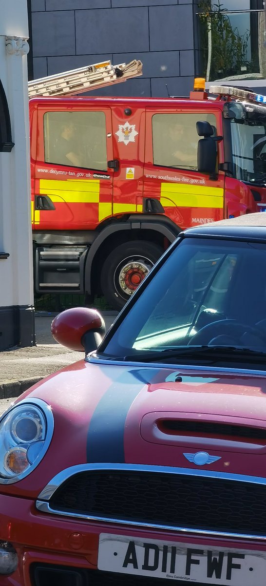delirious_859's tweet photo. Heard air brakes outside and found pumps🤣
CN60 AVY / #Scania #P280 / @SWFireandRescue #maindee
Seen attending an #AFA (Automatic #fire #Alarm) in #Newport this morning
45 also attended but stood down after no signs of fire https://t.co/cw8530GE3u