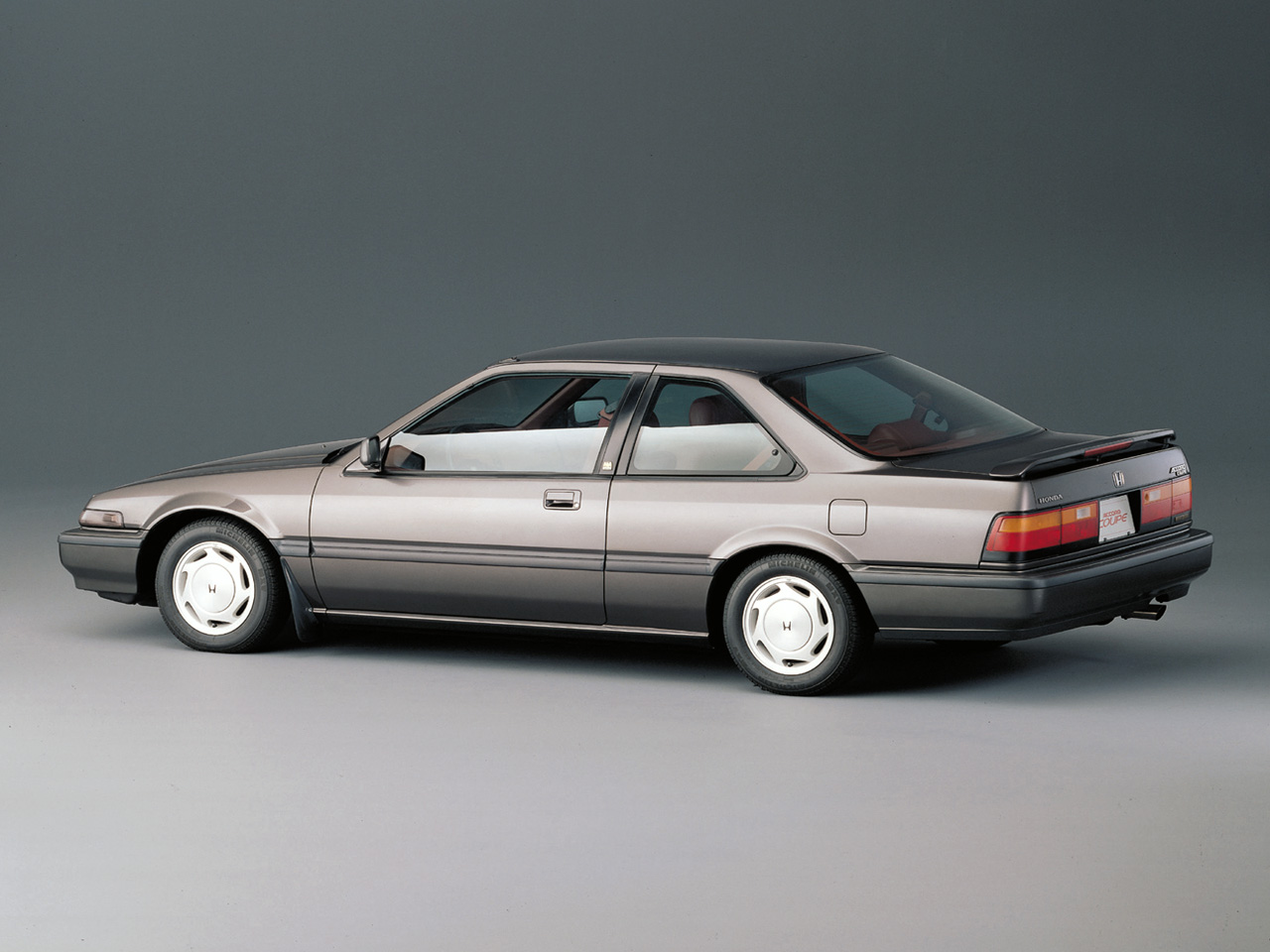 Honda History 歴代ホンダ車 1980年代 アコード クーペ 19年4月 米国 ホンダオハイオ工場製輸入モデルのスペシャリティーカー アコードクーペ 誕生 水冷直列4気筒sohcエンジン 排気量1 955cc 最高出力1ps 5 800rpm 最大トルク16 9kgf