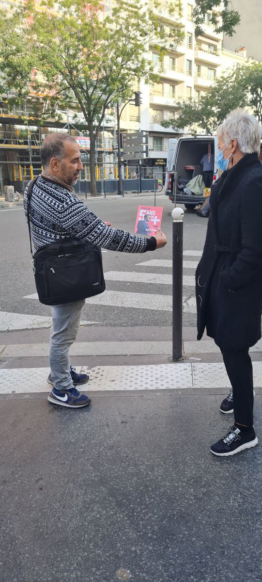 RenaissanceXVI's tweet photo. Un dimanche matin dans le 16e... Bel accueil à #porteSaintcloud avec @JoMissoffe #5ansdeplus #Paris16 #MajoritePresidentielle https://t.co/xU1BQXgMKv