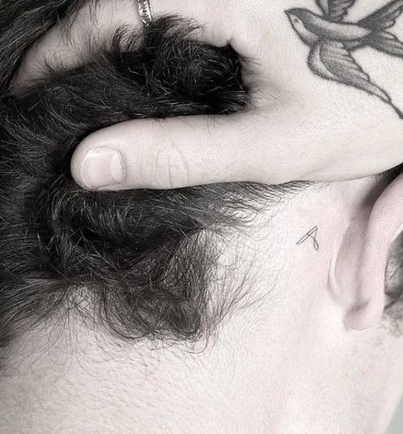 RAULFEATURES's tweet photo. shawn mendes "a" tattoo for his sister is so adorable 🥺 https://t.co/gteZEtqZNE