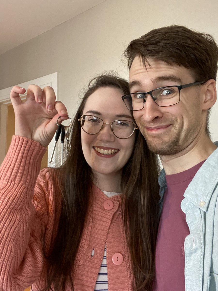 OH MY GOD!!! We have the KEYS!!

#newapartment