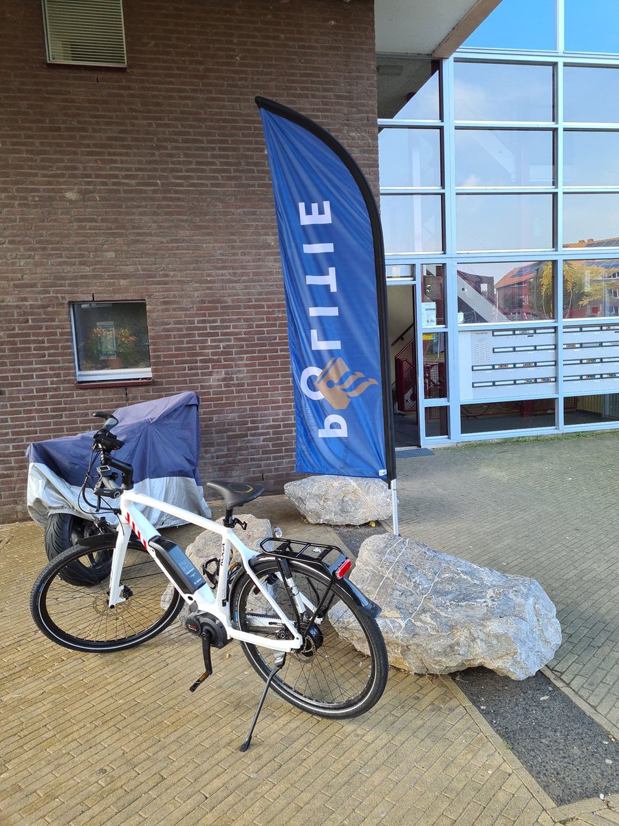 Vandaag op pad met Maurien van handhaving en Marianne wijkagent Tanthof. Diverse locaties meegepakt bij het TU terrein waar Maurien ook o.a. over gaat.
Nu op de wijkpost en in de wijk ivm diverse afspraken.