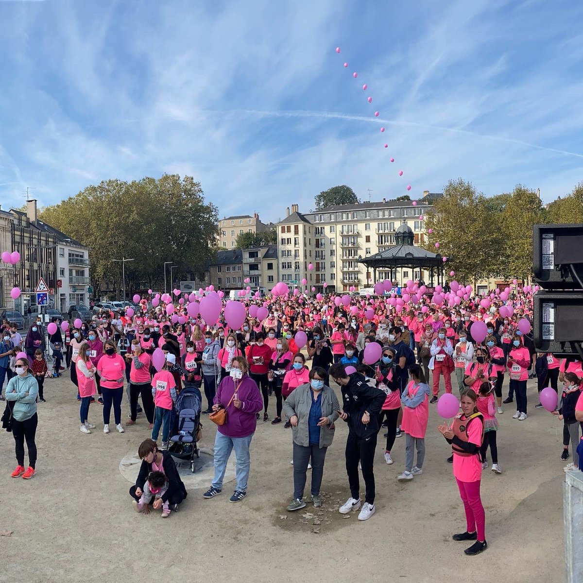 Les Mayennais étaient nombreux  au rendez-vous tout en rose vêtus à l’occasion de cette nouvelle édition #octobrerose🎀 
Bravo au président Hervé Lepert et à l’ensemble des bénévoles @liguecontrelecancer #cancerdusein