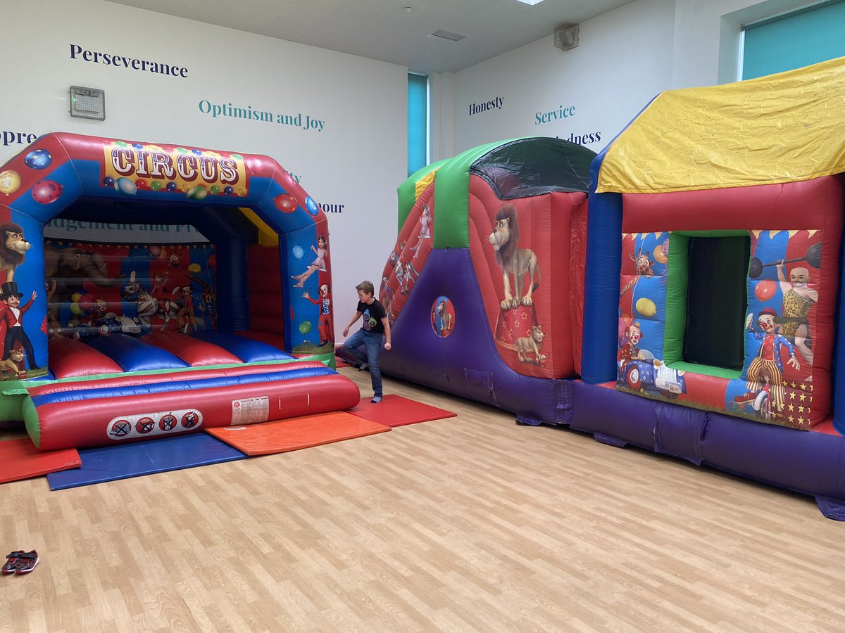 Friends of Floreat (@floreatwandptfa) on Twitter photo 🚨10 minute warning 🚨<a href="/Floreatwandptfa/">Friends of Floreat</a> Funfair starts in 10 minutes. But the bouncing has already begun 😀👍🏼. Head on down to Floreat Wandsworth and join us via Farlton Road entrance 🙌🏼 🚨10 minute warning 🚨<a href="/Floreatwandptfa/">Friends of Floreat</a> Funfair starts in 10 minutes. But the bouncing has already begun 😀👍🏼. Head on down to Floreat Wandsworth and join us via Farlton Road entrance 🙌🏼