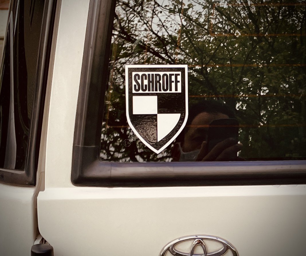 keke_shumi's tweet photo. SCHROFFステッカー✨
#SCHROFF
#サーフィン
#ランクル70 https://t.co/yWCmVqg3ok