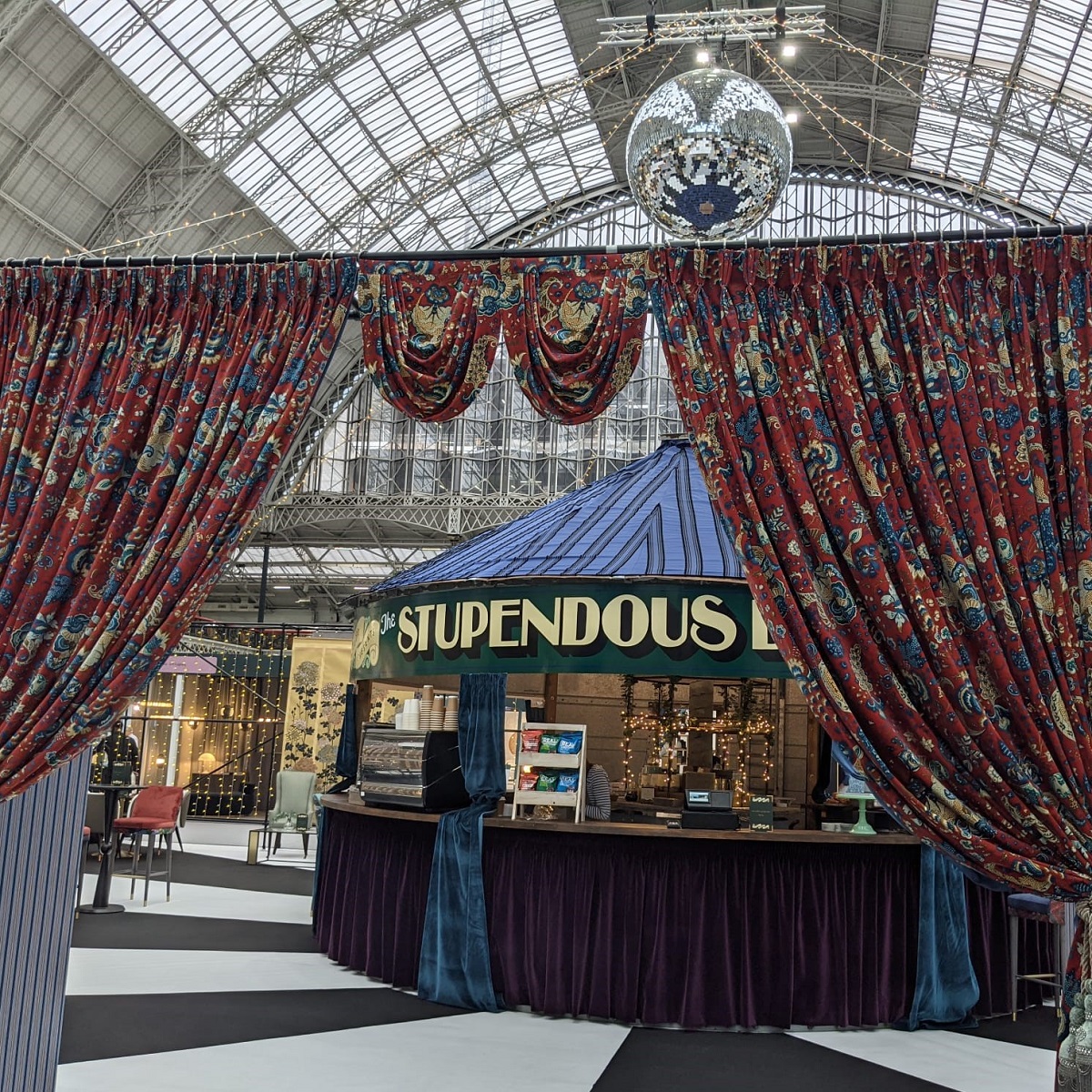 Decorex_Intl's tweet photo. Sara Cosogrove’s gorgeous circus themed bar design is the perfect spot to catch up with friends and toast your industry. Pop over this lunchtime, get your ticket now: https://t.co/WPAEtNWdb4
#Decorex2021 #bardesigner https://t.co/lks5m0EA4P