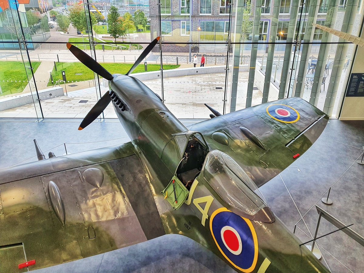 Laura Anne tweet media